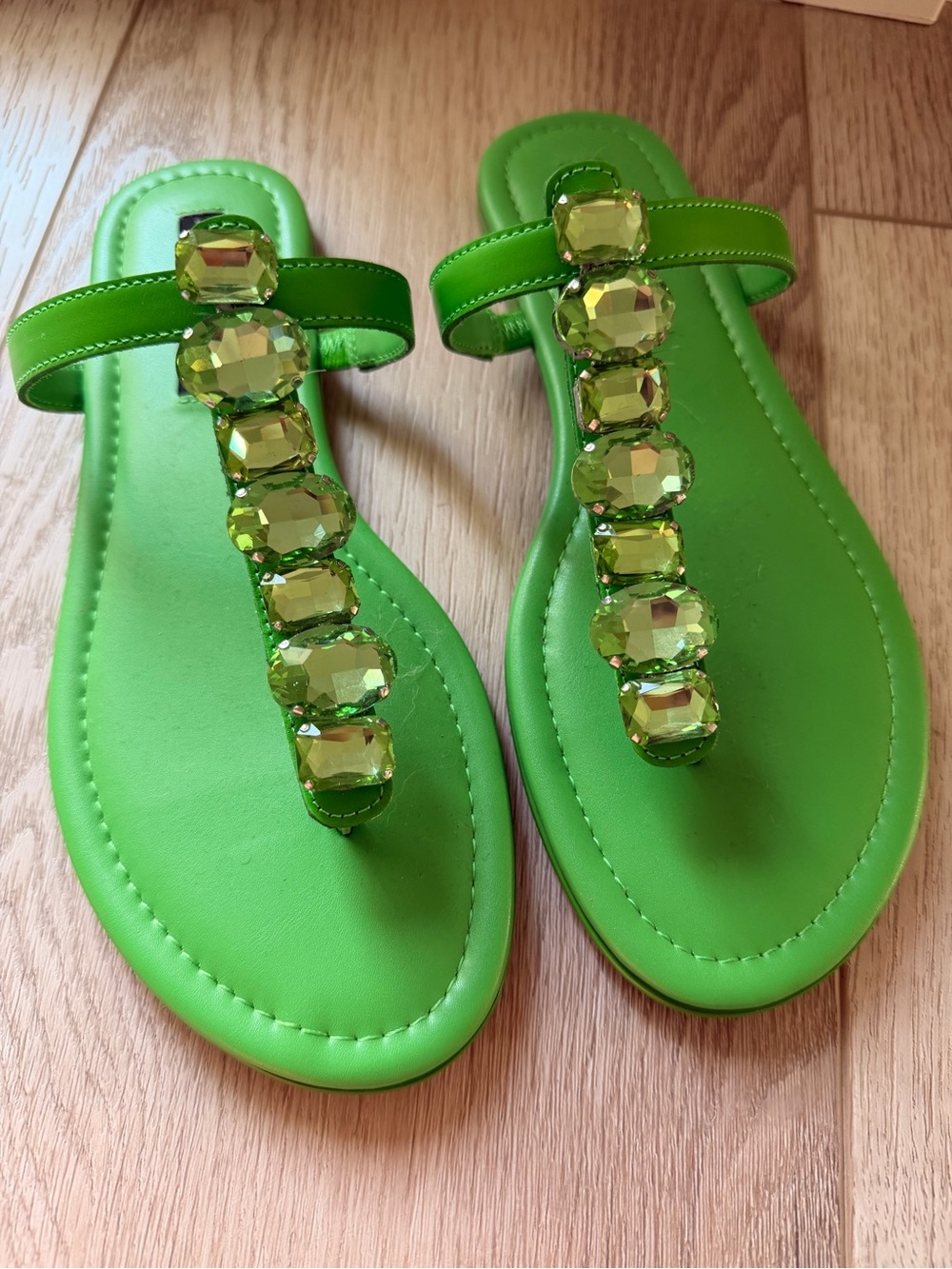 NWOT Jessica Rich & Steve Madden Green Jeweled T-Strap Women's Sandals